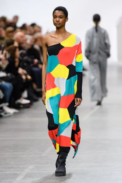 Look 18